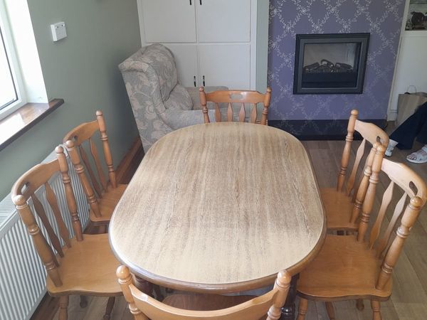 Oval table and 6 chairs