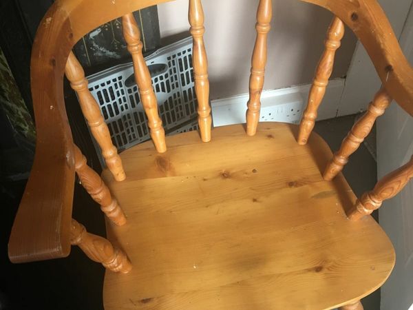 Oak dresser, 4 pine chairs