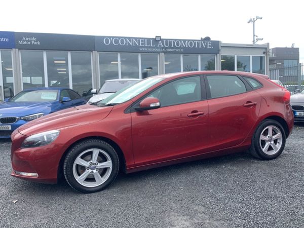 Volvo V40 Hatchback, Diesel, 2014, Red