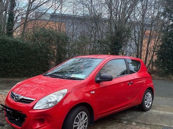 Red Hyundai i20 2010 full service , nct and tax
