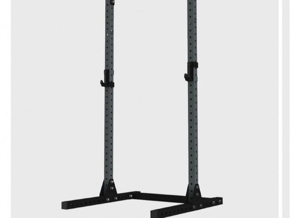 Blk box squat rack / rig and pull up station
