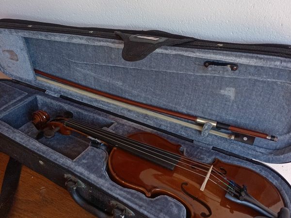 Quarter size violin