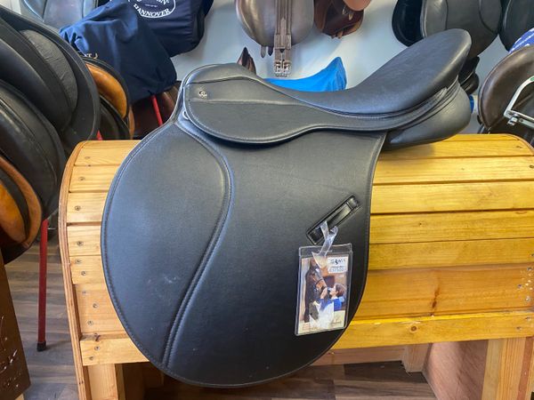 New Thorowgood wide saddle
