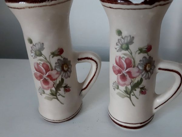 2 x mini ceramic pots/bud vases with handles