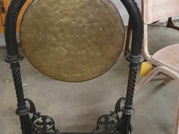Victorian cast iron dinner gong