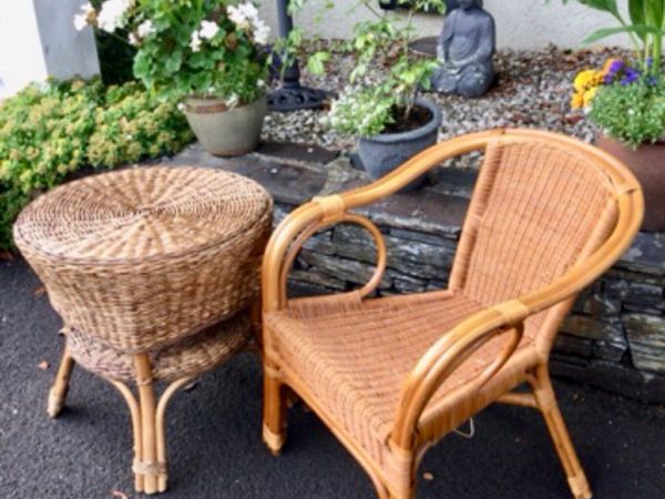 WICKER TABLE & CHAIR