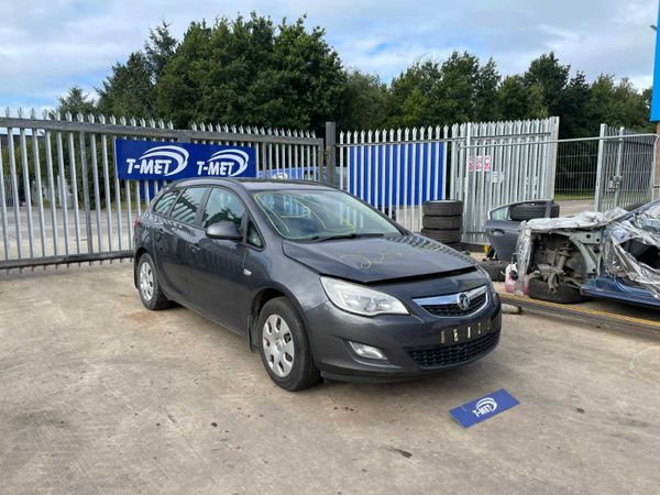 VAUXHALL ASTRA 2010 BREAKING FOR PARTS