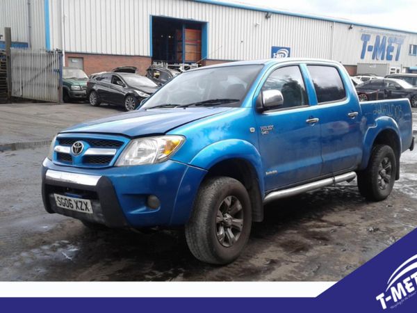 Toyota Hilux, 2006 BREAKING FOR PARTS