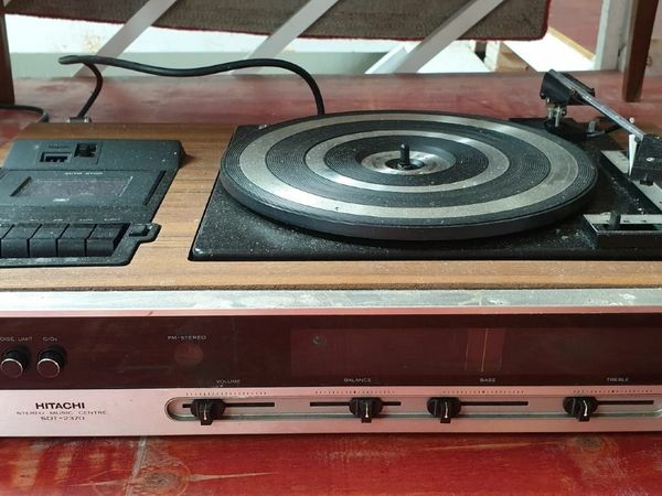 Vintage Hitachi Music Centre with Speakers Vintage Hitachi Music Centre ...