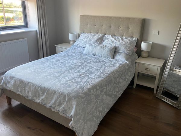 4ft6 bed (EZ living bed) immaculate condition