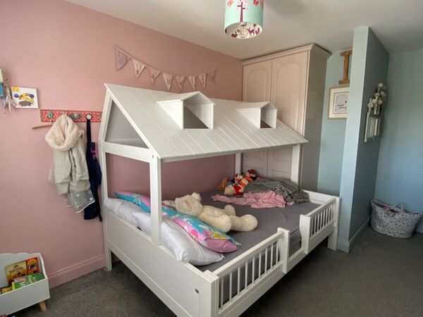 Children’s beach house Double bed