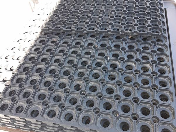JVL Rondo Rubber Ring Heavy Duty Outdoor Contract