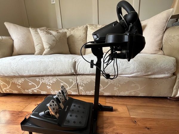 Logitech G29  Steering Wheel, Pedals and Stand