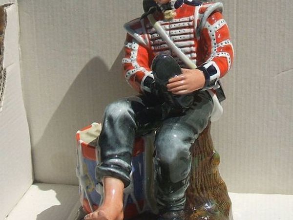 THE DRUMMER BOY Royal Doulton HN 2679 A Finely Produced Figurine 