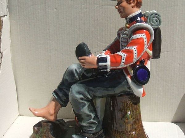 THE DRUMMER BOY Royal Doulton HN 2679 A Finely Produced Figurine 