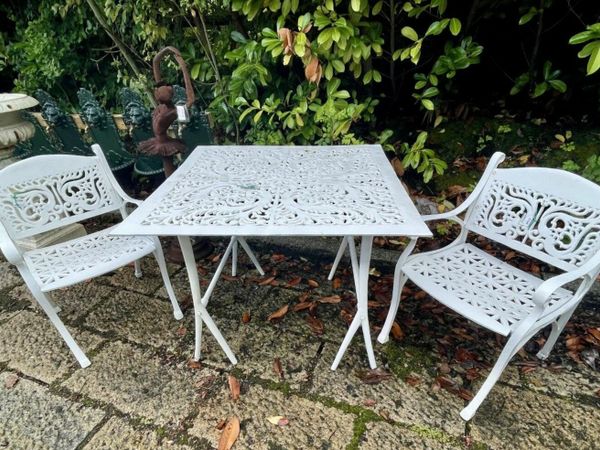 Garden Table and Chairs - REDUCED TO CLEAR