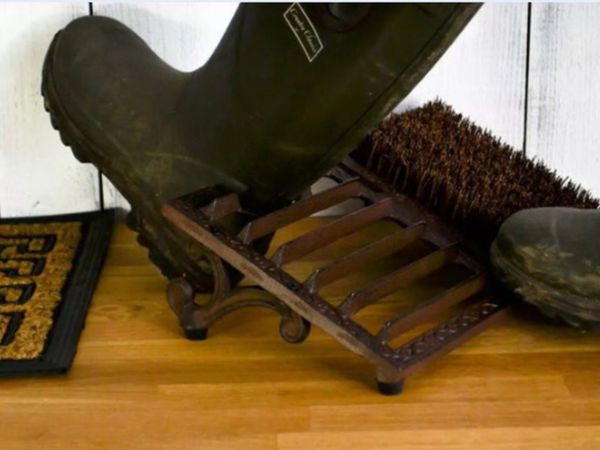 Cast Iron Wellies Boot Jack & Cleaner Brush NEW