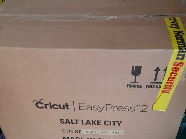 FINAL PRICE -Cricut Easy Press 2 - new in box