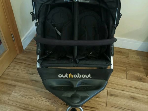 Outnabout Double buggy -buggy board & 2 footmuffs