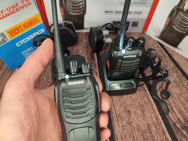 Walkie talkies long range new in box set of 2pcs with accessories