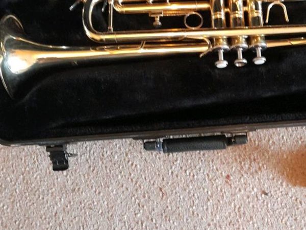 Bach tr 600 trumpet with mouthpiece