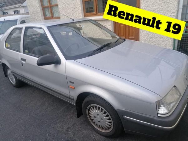 2 Renault vintage models for sale