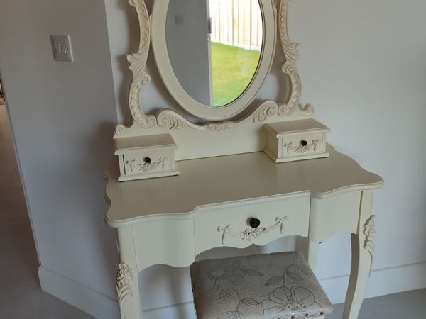 Vanity Table with chair