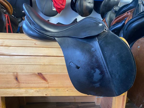 Wide black leather general purpose saddle 18”