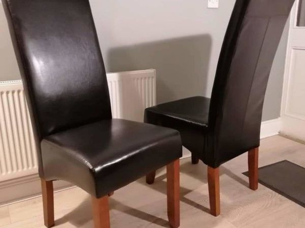 SET OF 4 BRAND NEW CHAIRS