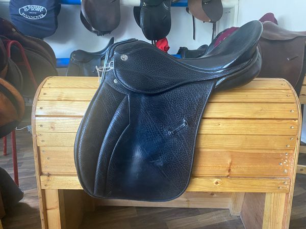 16.5” black leather general purpose saddle