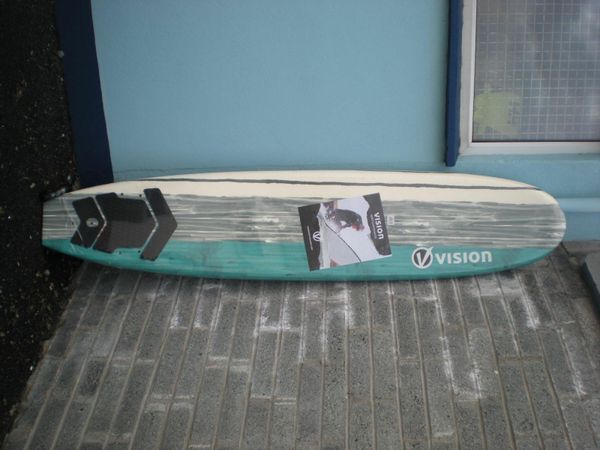 New 9ft surfboard inc leash, tail-pad and fins