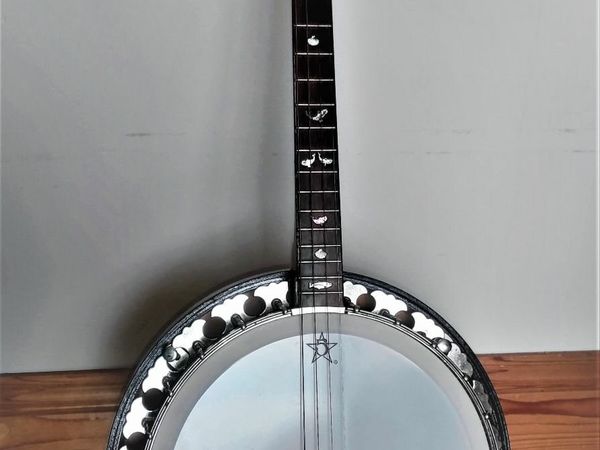 Pearl Banjo Beautifully crafted by Tom Cussen
