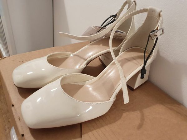 Zara white heels, NEW size 4