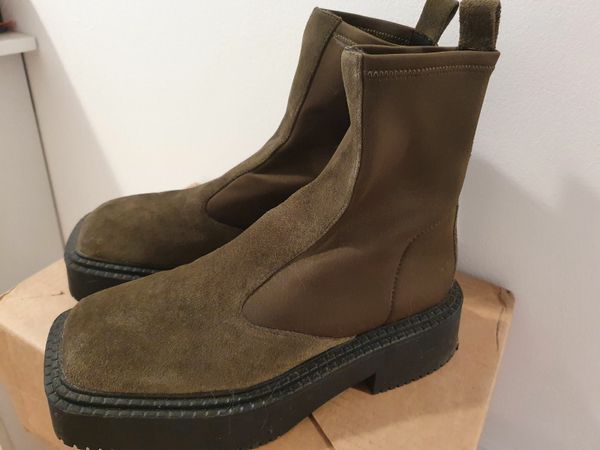 Zara platform boots like new size 4