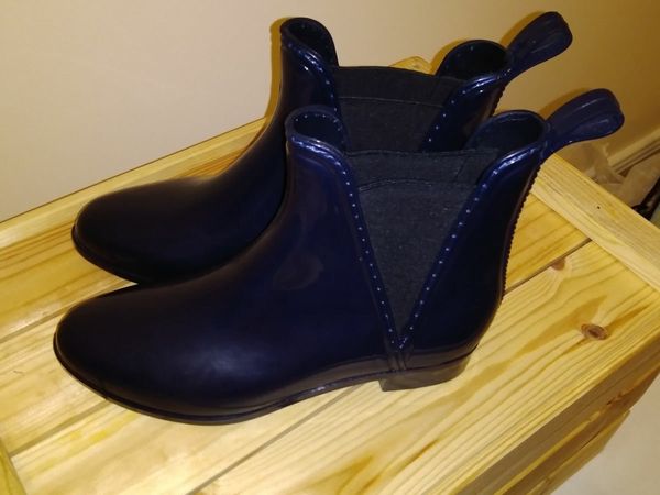 Navy blue ankle boots