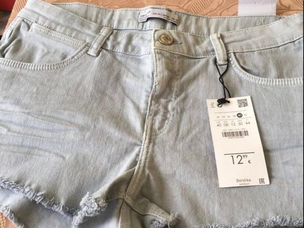 Ladies BNWT shorts size 12 €6