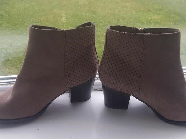 Brown ankle boots, Size 6, BNWT