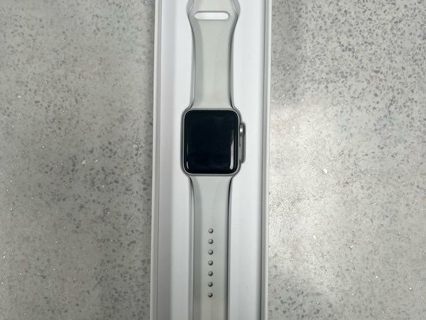 Apple Watch Series 3 42mm like new