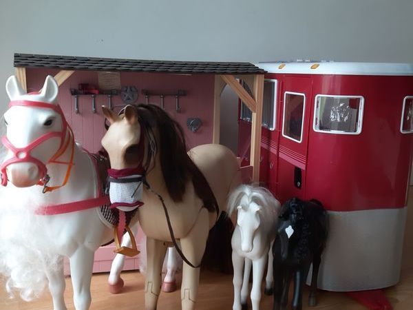 Next Generation Stable, Horsebox, 4 Ponies and accessories