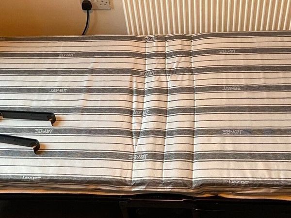 Single bed folding - never used like new