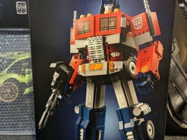 LEGO 10302 Icons Optimus Prime Set Transformers