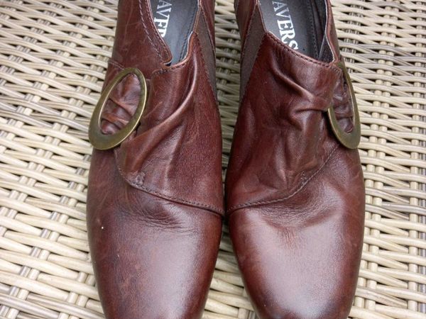Ladies Pavers brown leather shoes, like new.