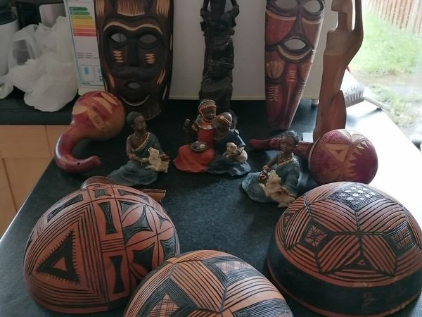 Africa Set of figurines and calabash