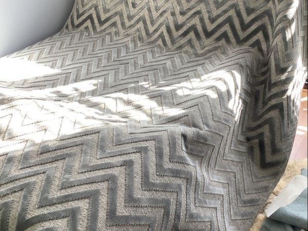 100% viscose rug, new, size 2x3