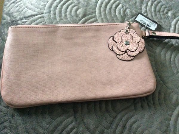 GUESS BLUSH  PINK WRISTLET BAG NEW WITH TAG