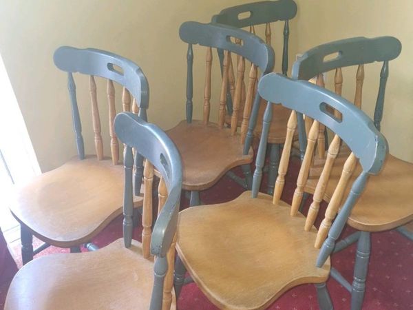 Selling 6 chairs 5 euros each one