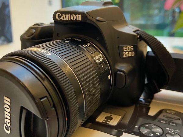 Canon 250d + 18-55mm Lense Kit