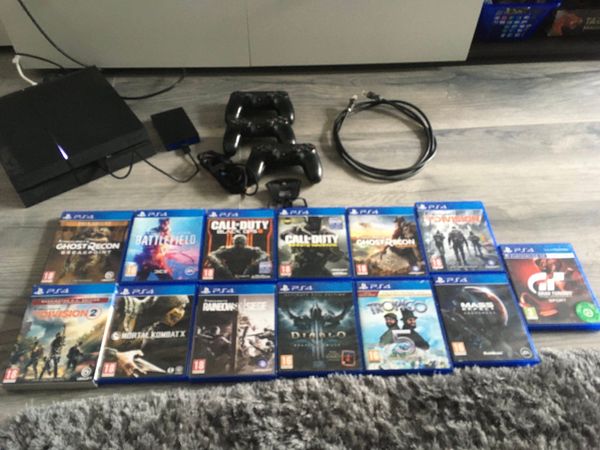 PS4 console + EXTRAS
