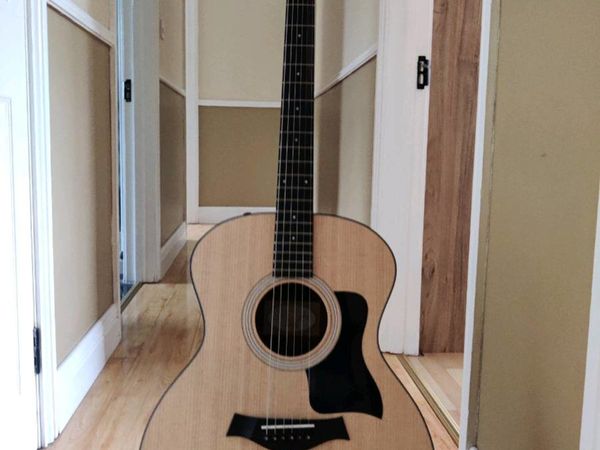 Taylor 114e Acoustic guitar