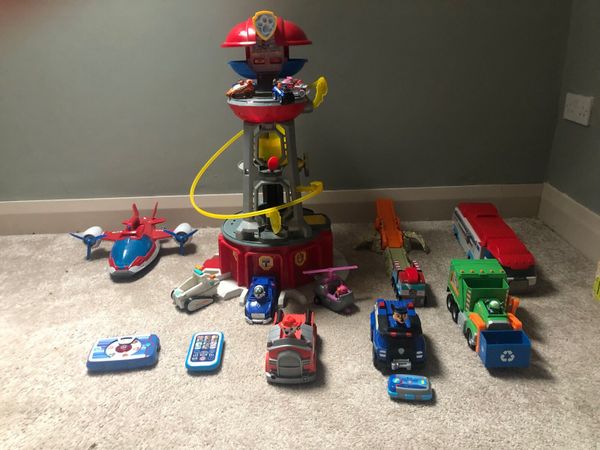Paw patrol Toys: control tower etc